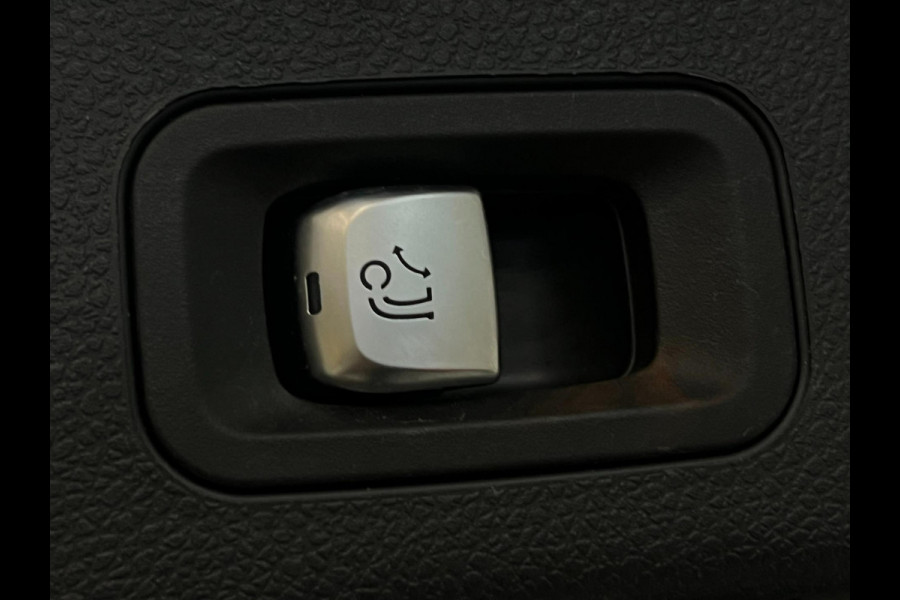 Mercedes-Benz C-Klasse Estate 180 / AMG / Pano / NL-auto / Trekhaak