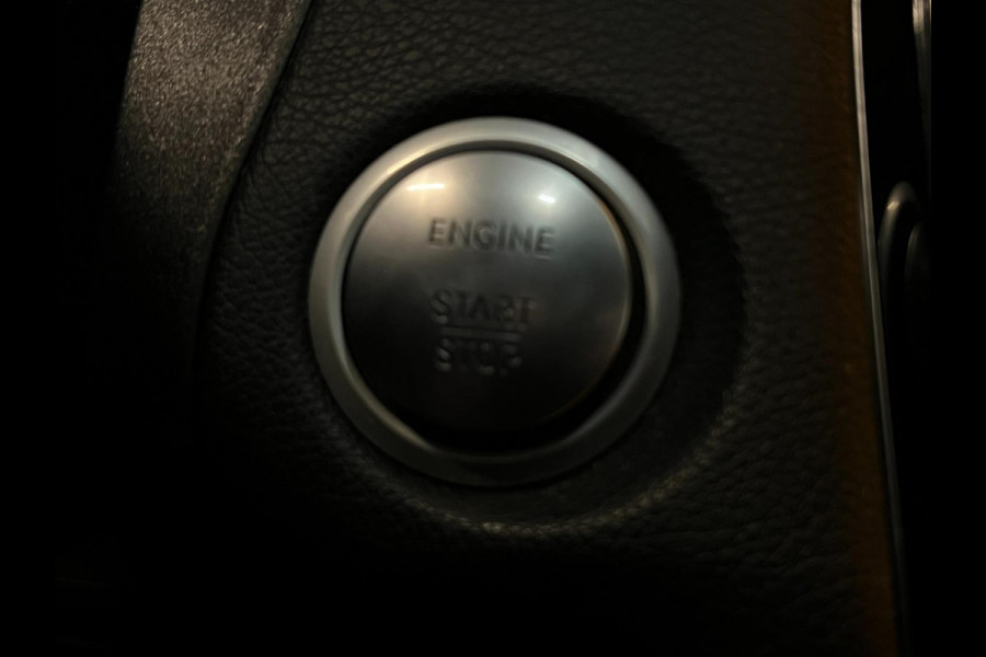 Mercedes-Benz C-Klasse Estate 180 / AMG / Pano / NL-auto / Trekhaak