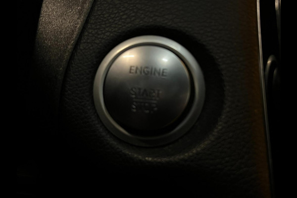 Mercedes-Benz C-Klasse Estate 180 / AMG / Pano / NL-auto / Trekhaak