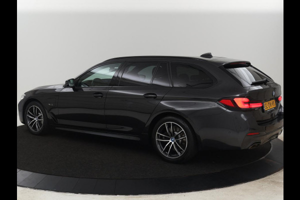 BMW 5 Serie Touring 530e M Sport | Leder | Stoelverwarming | Live Cockpit | Navigatie | Memory | Camera | Carplay | Achterbankverwarming | Cruise Control | Sfeerverlichting | PHEV | Plug In