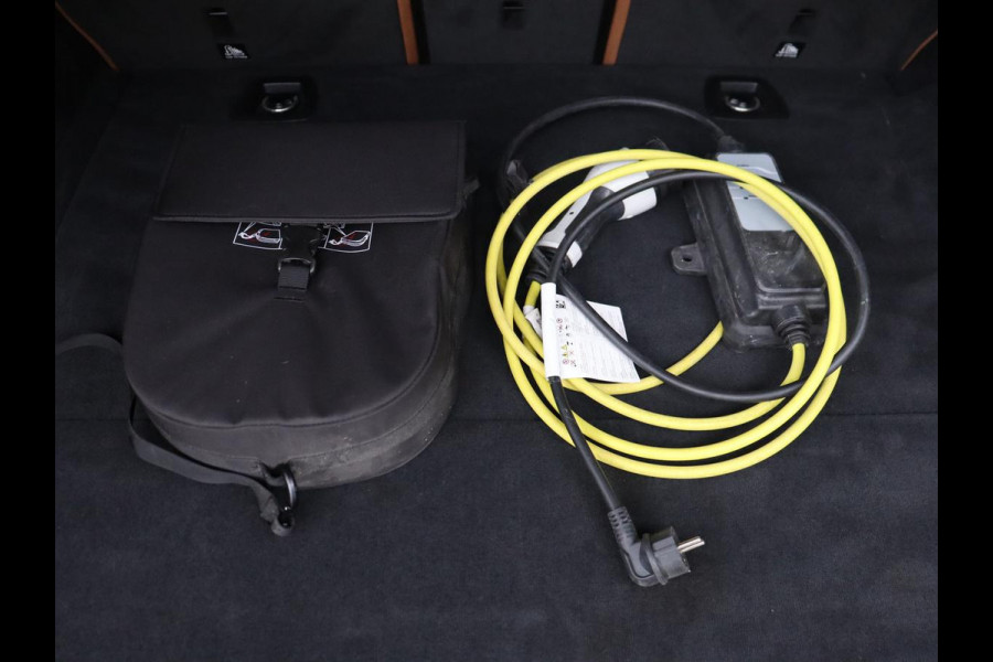 BMW 5 Serie Touring 530e M Sport | Leder | Stoelverwarming | Live Cockpit | Navigatie | Memory | Camera | Carplay | Achterbankverwarming | Cruise Control | Sfeerverlichting | PHEV | Plug In