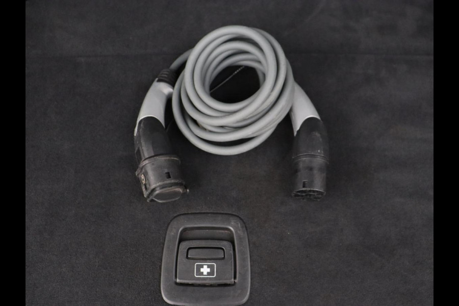 BMW 5 Serie Touring 530e M Sport | Leder | Stoelverwarming | Live Cockpit | Navigatie | Memory | Camera | Carplay | Achterbankverwarming | Cruise Control | Sfeerverlichting | PHEV | Plug In