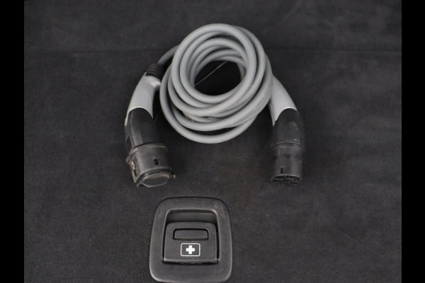 BMW 5 Serie Touring 530e M Sport | Leder | Stoelverwarming | Live Cockpit | Navigatie | Memory | Camera | Carplay | Achterbankverwarming | Cruise Control | Sfeerverlichting | PHEV | Plug In