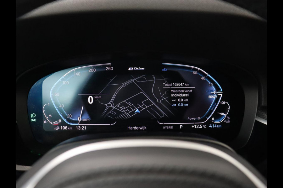 BMW 5 Serie Touring 530e M Sport | Leder | Stoelverwarming | Live Cockpit | Navigatie | Memory | Camera | Carplay | Achterbankverwarming | Cruise Control | Sfeerverlichting | PHEV | Plug In