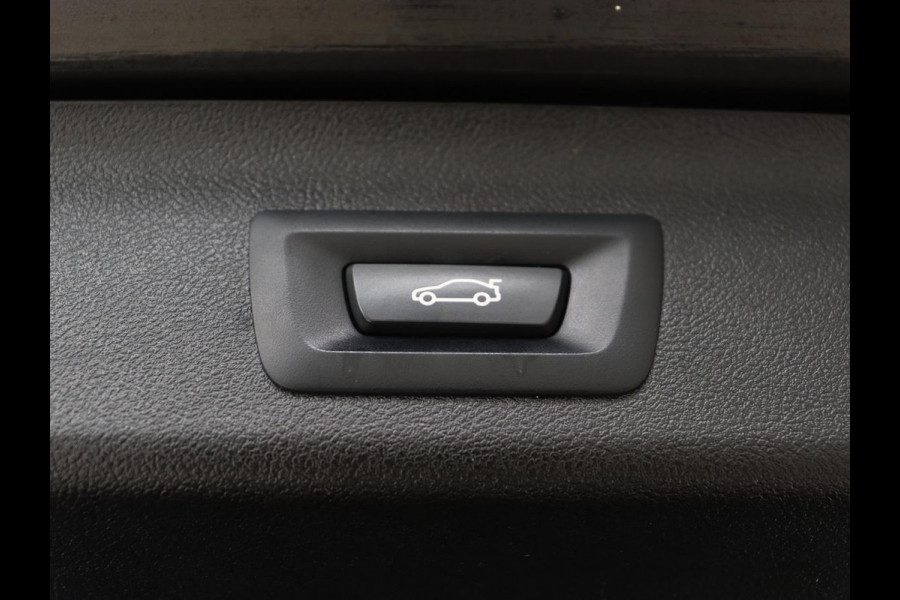 BMW 5 Serie Touring 530e M Sport | Leder | Stoelverwarming | Live Cockpit | Navigatie | Memory | Camera | Carplay | Achterbankverwarming | Cruise Control | Sfeerverlichting | PHEV | Plug In