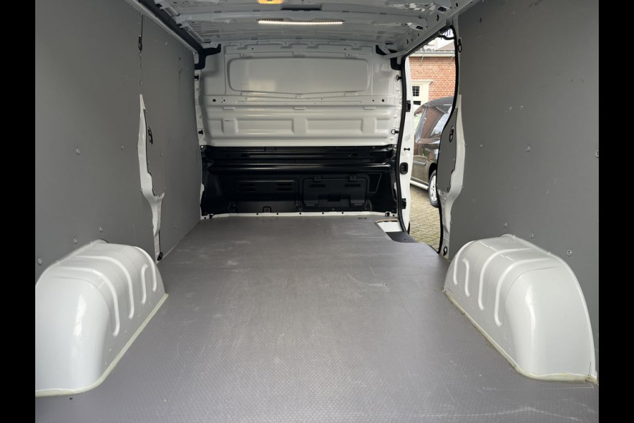 Renault Trafic 2.0 dCi E6 150pk Automaat L2 Comfort BPM Vrij! Lease €415p/m, PDC, Led, Airco, Trekhaak, Cruise controle, Onderhoudshistorie aanwezig