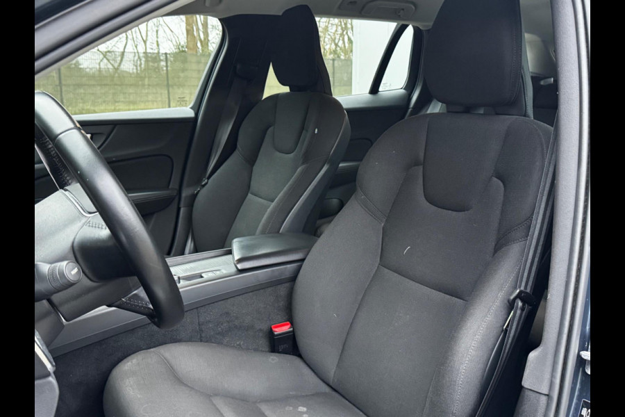 Volvo V60 2.0 B3 MOMENTUM ADVANTAGE CAMERA NAP CARPLAY CRUISE NAVIGATIE