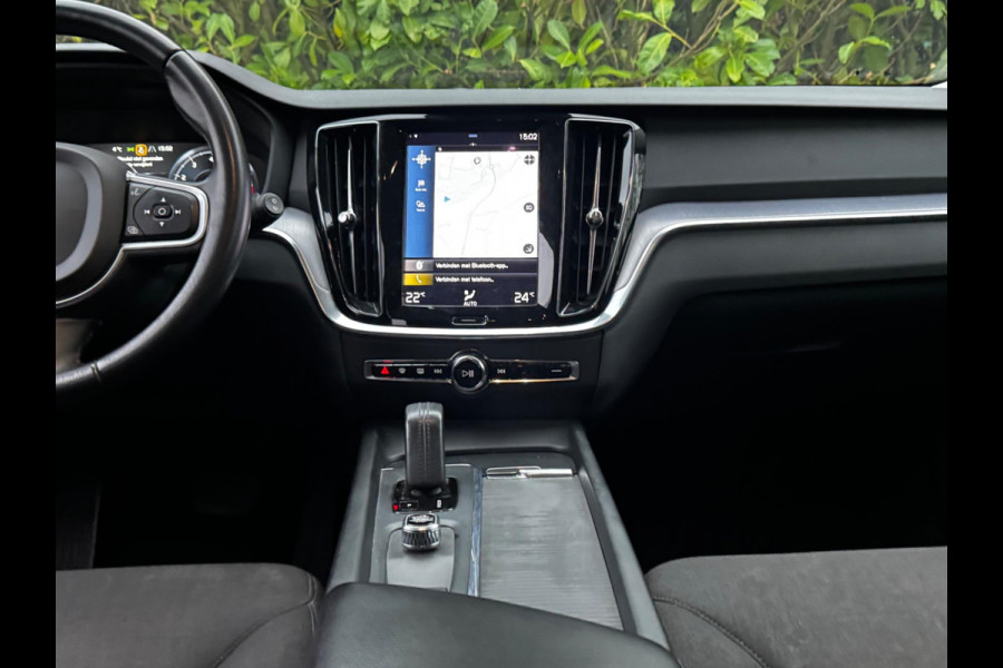 Volvo V60 2.0 B3 MOMENTUM ADVANTAGE CAMERA NAP CARPLAY CRUISE NAVIGATIE