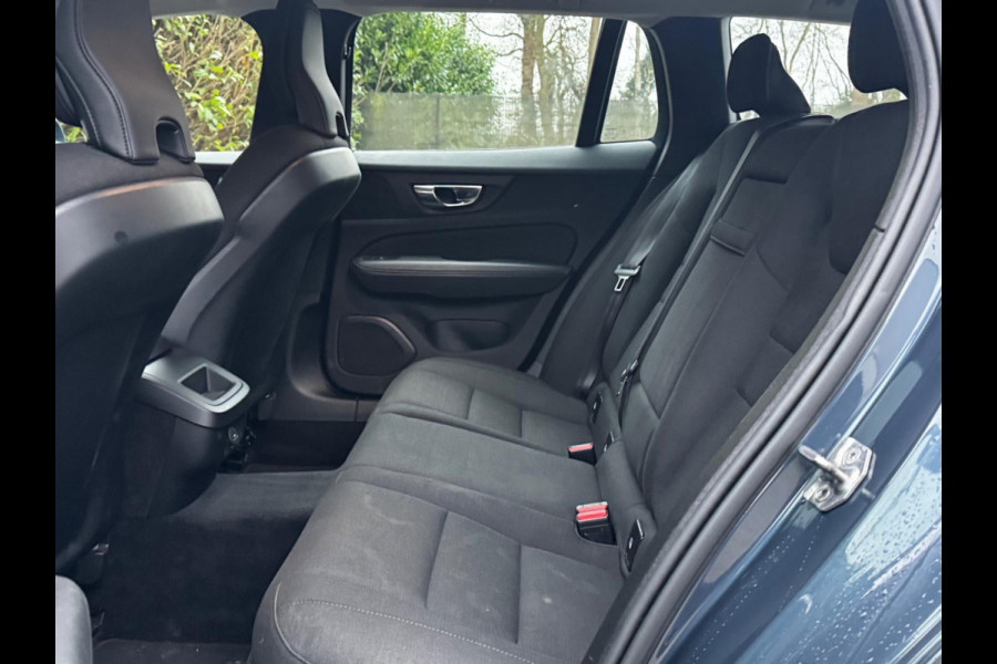 Volvo V60 2.0 B3 MOMENTUM ADVANTAGE CAMERA NAP CARPLAY CRUISE NAVIGATIE