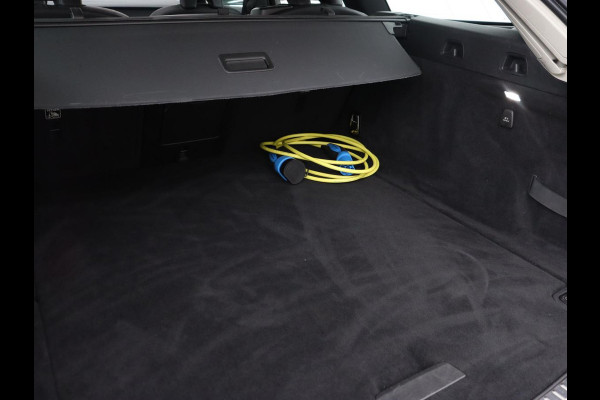 Volvo V90 2.0 T6 AWD Inscription Plug In | Panoramadak | Leder | Stoel & stuurverwarming | Trekhaak | Camera | Head-Up | Adaptive cruise | Achterbankverwarming | PHEV | Plug In