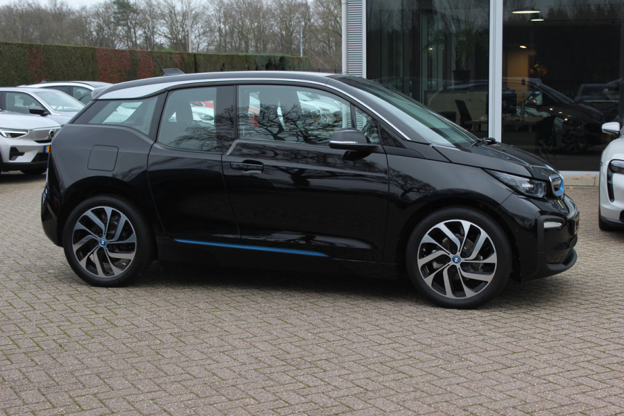 BMW i3 Basis 120Ah 42 kWh / SoH 91.4% Navigatie / 19'' / Parkeerhulp achter / Navigatie / Harman Kardon / Stoelverwarming / Cruise Control / Warmtepomp / Getint glas