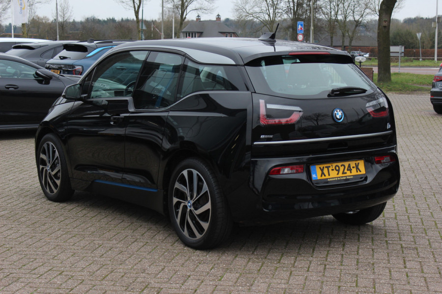 BMW i3 Basis 120Ah 42 kWh / SoH 91.4% Navigatie / 19'' / Parkeerhulp achter / Navigatie / Harman Kardon / Stoelverwarming / Cruise Control / Warmtepomp / Getint glas