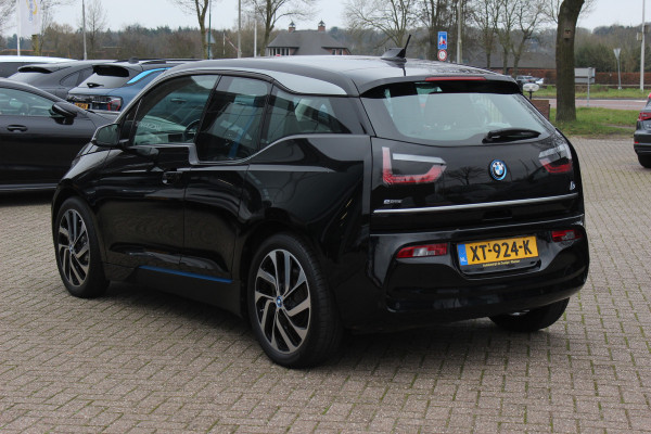 BMW i3 Basis 120Ah 42 kWh / SoH 91.4% Navigatie / 19'' / Parkeerhulp achter / Navigatie / Harman Kardon / Stoelverwarming / Cruise Control / Warmtepomp / Getint glas