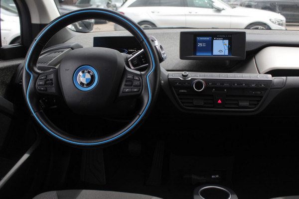 BMW i3 Basis 120Ah 42 kWh / SoH 91.4% Navigatie / 19'' / Parkeerhulp achter / Navigatie / Harman Kardon / Stoelverwarming / Cruise Control / Warmtepomp / Getint glas