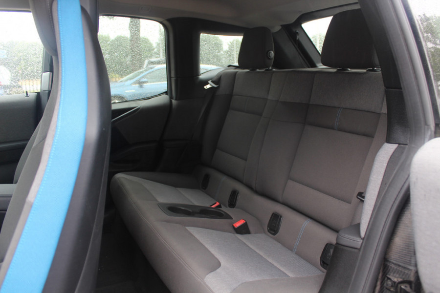 BMW i3 Basis 120Ah 42 kWh / SoH 91.4% Navigatie / 19'' / Parkeerhulp achter / Navigatie / Harman Kardon / Stoelverwarming / Cruise Control / Warmtepomp / Getint glas