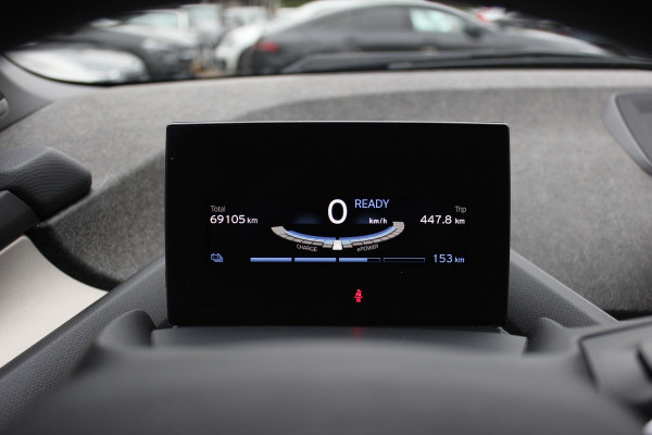 BMW i3 Basis 120Ah 42 kWh / SoH 91.4% Navigatie / 19'' / Parkeerhulp achter / Navigatie / Harman Kardon / Stoelverwarming / Cruise Control / Warmtepomp / Getint glas