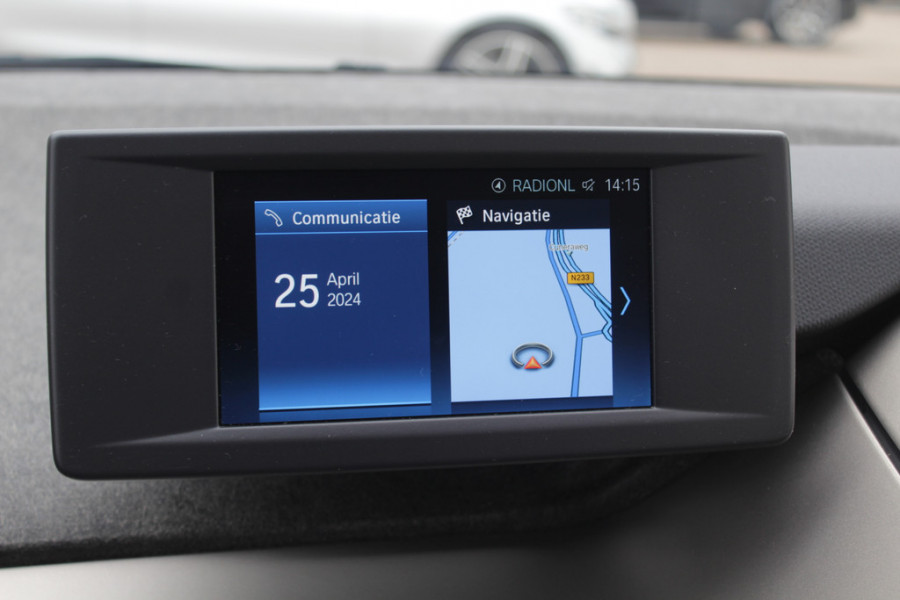 BMW i3 Basis 120Ah 42 kWh / SoH 91.4% Navigatie / 19'' / Parkeerhulp achter / Navigatie / Harman Kardon / Stoelverwarming / Cruise Control / Warmtepomp / Getint glas
