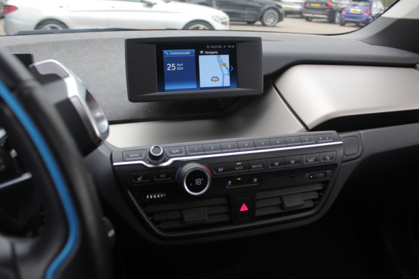 BMW i3 Basis 120Ah 42 kWh / SoH 91.4% Navigatie / 19'' / Parkeerhulp achter / Navigatie / Harman Kardon / Stoelverwarming / Cruise Control / Warmtepomp / Getint glas