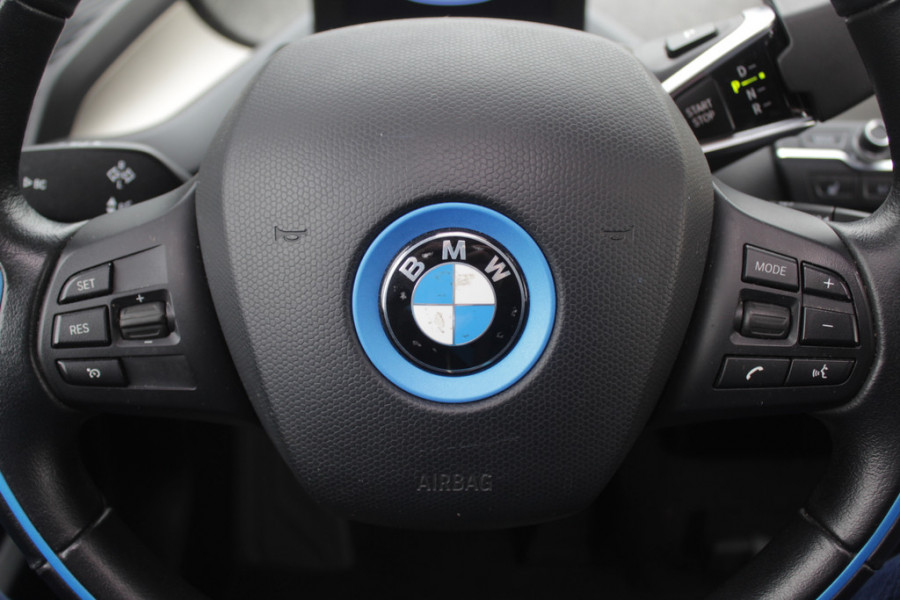 BMW i3 Basis 120Ah 42 kWh / SoH 91.4% Navigatie / 19'' / Parkeerhulp achter / Navigatie / Harman Kardon / Stoelverwarming / Cruise Control / Warmtepomp / Getint glas