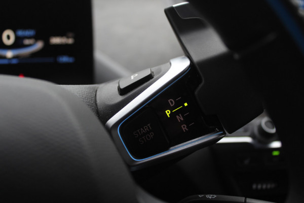 BMW i3 Basis 120Ah 42 kWh / SoH 91.4% Navigatie / 19'' / Parkeerhulp achter / Navigatie / Harman Kardon / Stoelverwarming / Cruise Control / Warmtepomp / Getint glas
