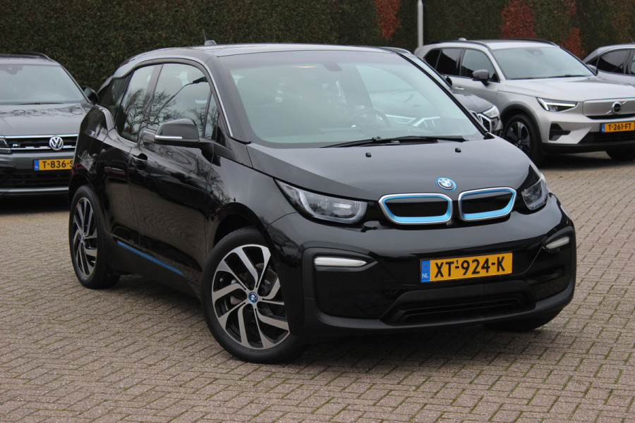 BMW i3 Basis 120Ah 42 kWh / SoH 91.4% Navigatie / 19'' / Parkeerhulp achter / Navigatie / Harman Kardon / Stoelverwarming / Cruise Control / Warmtepomp / Getint glas