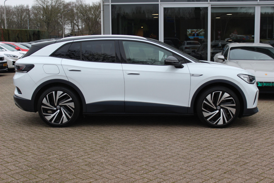 Volkswagen ID.4 First Max 77 kWh / SoH 91.2% / Full option! / Trekhaak / Panoramadak / Camera / Head-up / Keyless / 21'' / ACC / Dodehoek / Elektr. stoelen / Massage / Navigatie / Stuurverwarming