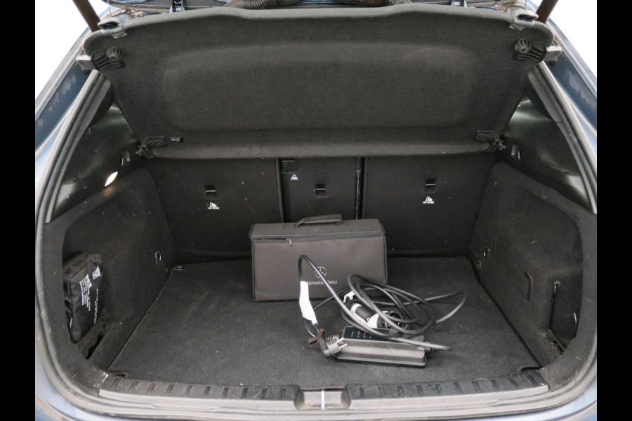 Mercedes-Benz GLA 250 e Business Solution AMG Limited AMG Line | Night Pakket | Panorama Schuif-Kanteldak | Ledkoplampen | Sfeerverlichting | Memory voorstoelen. Inclusief 24 maanden MB Certified garantie voor Europa.
