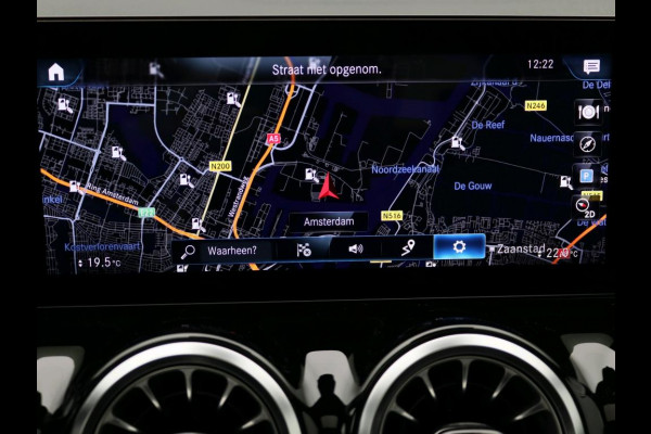 Mercedes-Benz GLA 250 e Business Solution AMG Limited AMG Line | Night Pakket | Panorama Schuif-Kanteldak | Ledkoplampen | Sfeerverlichting | Memory voorstoelen. Inclusief 24 maanden MB Certified garantie voor Europa.