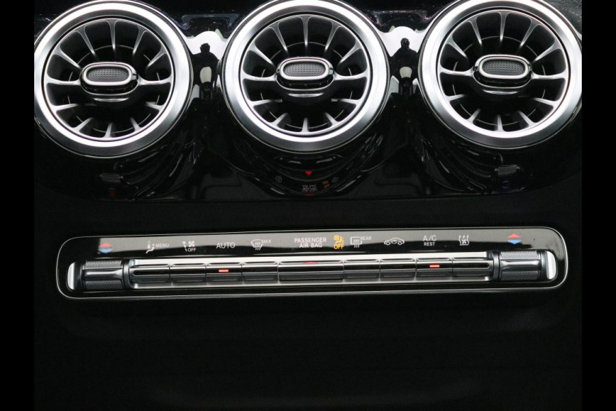 Mercedes-Benz GLA 250 e Business Solution AMG Limited AMG Line | Night Pakket | Panorama Schuif-Kanteldak | Ledkoplampen | Sfeerverlichting | Memory voorstoelen. Inclusief 24 maanden MB Certified garantie voor Europa.