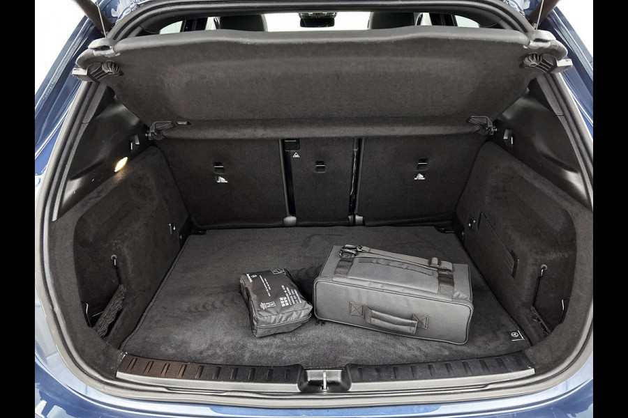Mercedes-Benz GLA 250 e Business Solution AMG Limited AMG Line | Night Pakket | Panorama Schuif-Kanteldak | Ledkoplampen | Sfeerverlichting | Memory voorstoelen. Inclusief 24 maanden MB Certified garantie voor Europa.