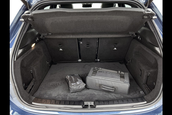 Mercedes-Benz GLA 250 e Business Solution AMG Limited AMG Line | Night Pakket | Panorama Schuif-Kanteldak | Ledkoplampen | Sfeerverlichting | Memory voorstoelen. Inclusief 24 maanden MB Certified garantie voor Europa.
