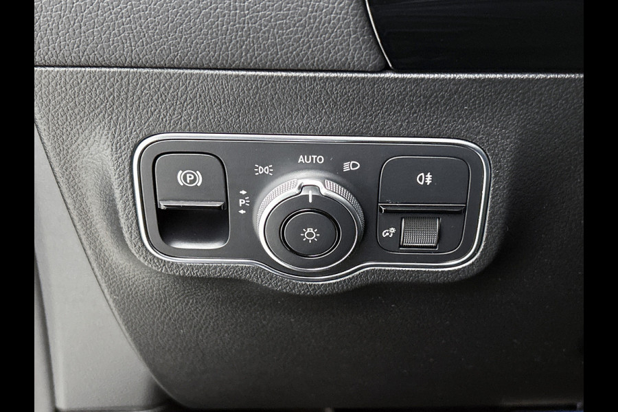 Mercedes-Benz GLA 250 e Business Solution AMG Limited AMG Line | Night Pakket | Panorama Schuif-Kanteldak | Ledkoplampen | Sfeerverlichting | Memory voorstoelen. Inclusief 24 maanden MB Certified garantie voor Europa.