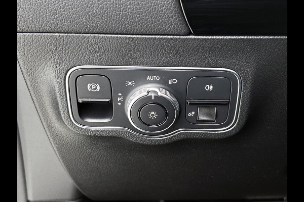 Mercedes-Benz GLA 250 e Business Solution AMG Limited AMG Line | Night Pakket | Panorama Schuif-Kanteldak | Ledkoplampen | Sfeerverlichting | Memory voorstoelen. Inclusief 24 maanden MB Certified garantie voor Europa.