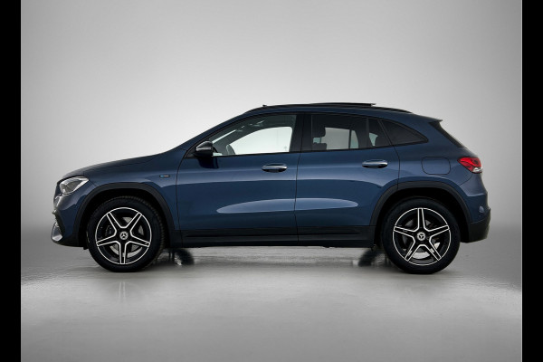 Mercedes-Benz GLA 250 e Business Solution AMG Limited AMG Line | Night Pakket | Panorama Schuif-Kanteldak | Ledkoplampen | Sfeerverlichting | Memory voorstoelen. Inclusief 24 maanden MB Certified garantie voor Europa.