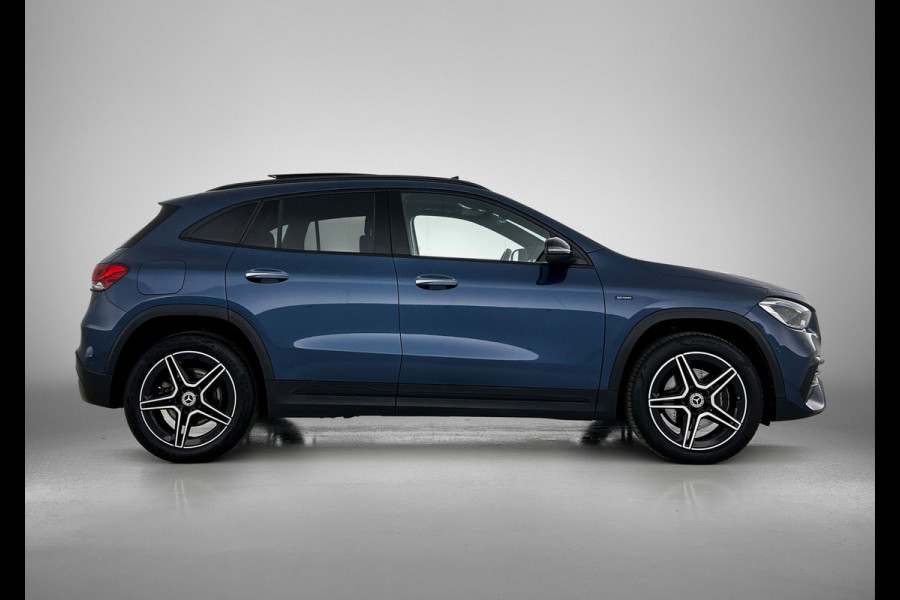 Mercedes-Benz GLA 250 e Business Solution AMG Limited AMG Line | Night Pakket | Panorama Schuif-Kanteldak | Ledkoplampen | Sfeerverlichting | Memory voorstoelen. Inclusief 24 maanden MB Certified garantie voor Europa.