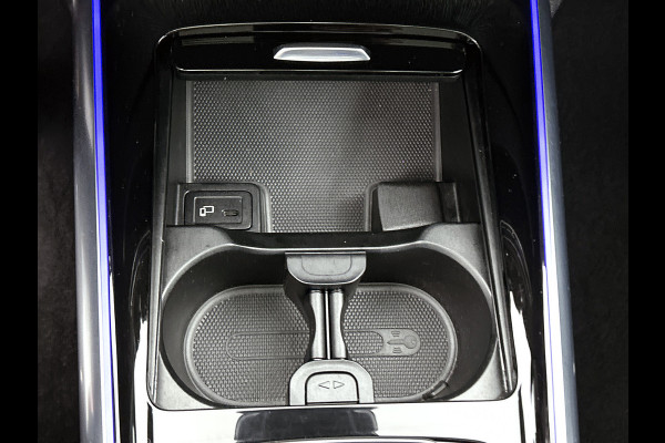 Mercedes-Benz GLA 250 e Business Solution AMG Limited AMG Line | Night Pakket | Panorama Schuif-Kanteldak | Ledkoplampen | Sfeerverlichting | Memory voorstoelen. Inclusief 24 maanden MB Certified garantie voor Europa.