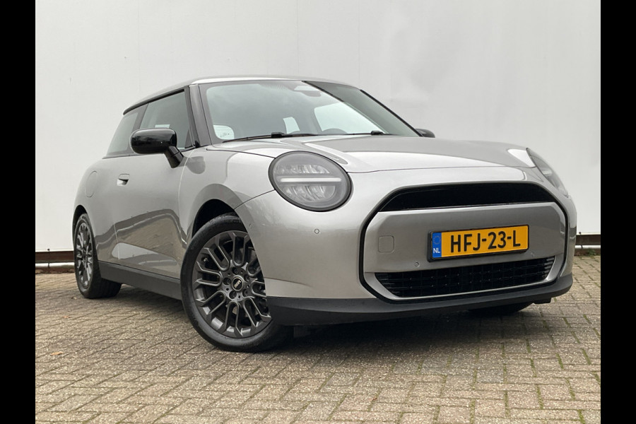 MINI Cooper E Essential 40.7 kWh Carplay DAB Camera Nieuwstaat
