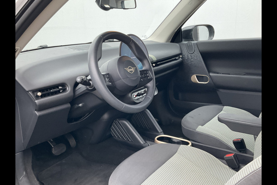 MINI Cooper E Essential 40.7 kWh Carplay DAB Camera Nieuwstaat