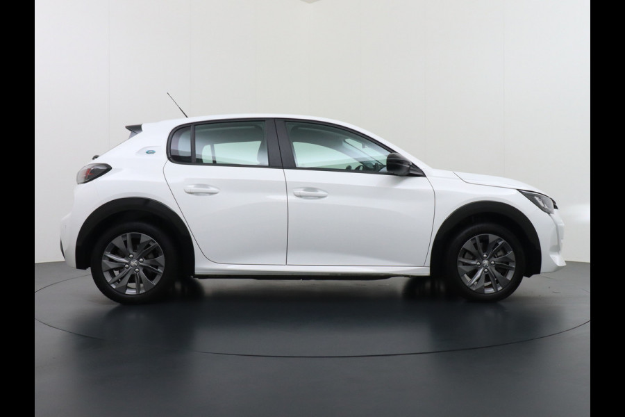 Peugeot e-208 EV 50kWh SOH 92% Navi Pdc Apple Carplay Android Auto Ecc Cruise Control Active Pack DAB+ Bluetooth Led Lmv Keyless Bluetooth Connected services 1e Eigenaar Origineel Nederlandse Auto