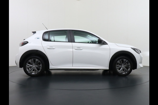 Peugeot e-208 EV 50kWh SOH 92% Navi Pdc Apple Carplay Android Auto Ecc Cruise Control Active Pack DAB+ Bluetooth Led Lmv Keyless Bluetooth Connected services 1e Eigenaar Origineel Nederlandse Auto