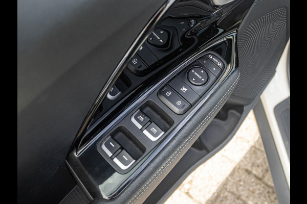 Kia Niro 1.6 GDi Hybrid DynamicLine l navigatie l achteruitrij camera l parkeersensoren l