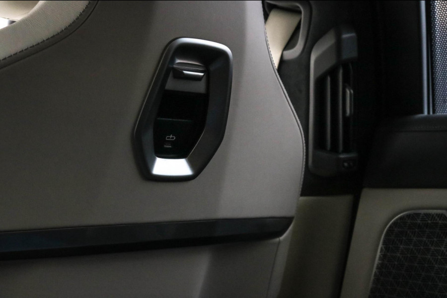 BMW 7 Serie M760e xDrive - Frozen Deep Grey - Lounge & Entertainment - Bowers & Wilkins - Aut. Doors - Connoisseur - Iconic Glow