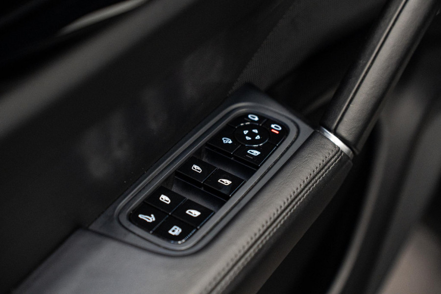 Porsche Cayenne 3.0 E-Hybrid *Sport-Chrono / Sport-Design / Panorama / BOSE / Soft-Close / Stoelventilatie*