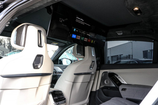 BMW 7 Serie M760e xDrive - Frozen Deep Grey - Lounge & Entertainment - Bowers & Wilkins - Aut. Doors - Connoisseur - Iconic Glow