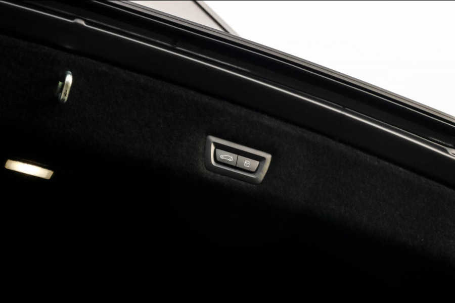 BMW 7 Serie M760e xDrive - Frozen Deep Grey - Lounge & Entertainment - Bowers & Wilkins - Aut. Doors - Connoisseur - Iconic Glow