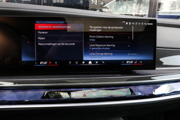 BMW 7 Serie M760e xDrive - Frozen Deep Grey - Lounge & Entertainment - Bowers & Wilkins - Aut. Doors - Connoisseur - Iconic Glow