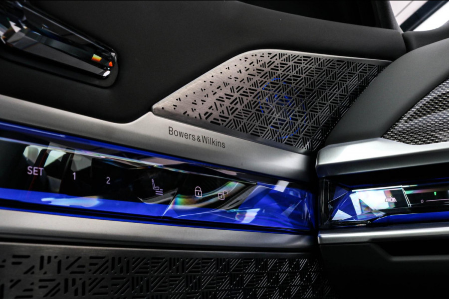 BMW 7 Serie M760e xDrive - Frozen Deep Grey - Lounge & Entertainment - Bowers & Wilkins - Aut. Doors - Connoisseur - Iconic Glow