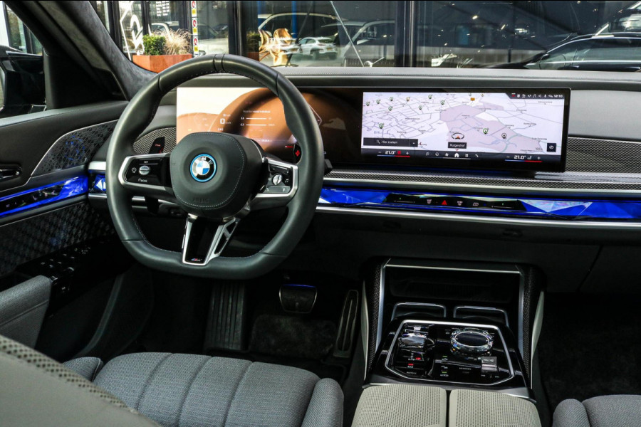 BMW 7 Serie M760e xDrive - Frozen Deep Grey - Lounge & Entertainment - Bowers & Wilkins - Aut. Doors - Connoisseur - Iconic Glow