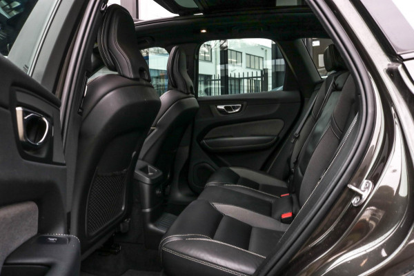 Volvo XC60 2.0 T8 AWD R-Design Long Range | Pano | Trekhaak | Facelift | Pine Grey | Harman Kardon | Memory | Elektrische stoelen
