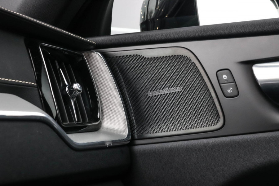 Volvo XC60 2.0 T8 AWD R-Design Long Range | Pano | Trekhaak | Facelift | Pine Grey | Harman Kardon | Memory | Elektrische stoelen